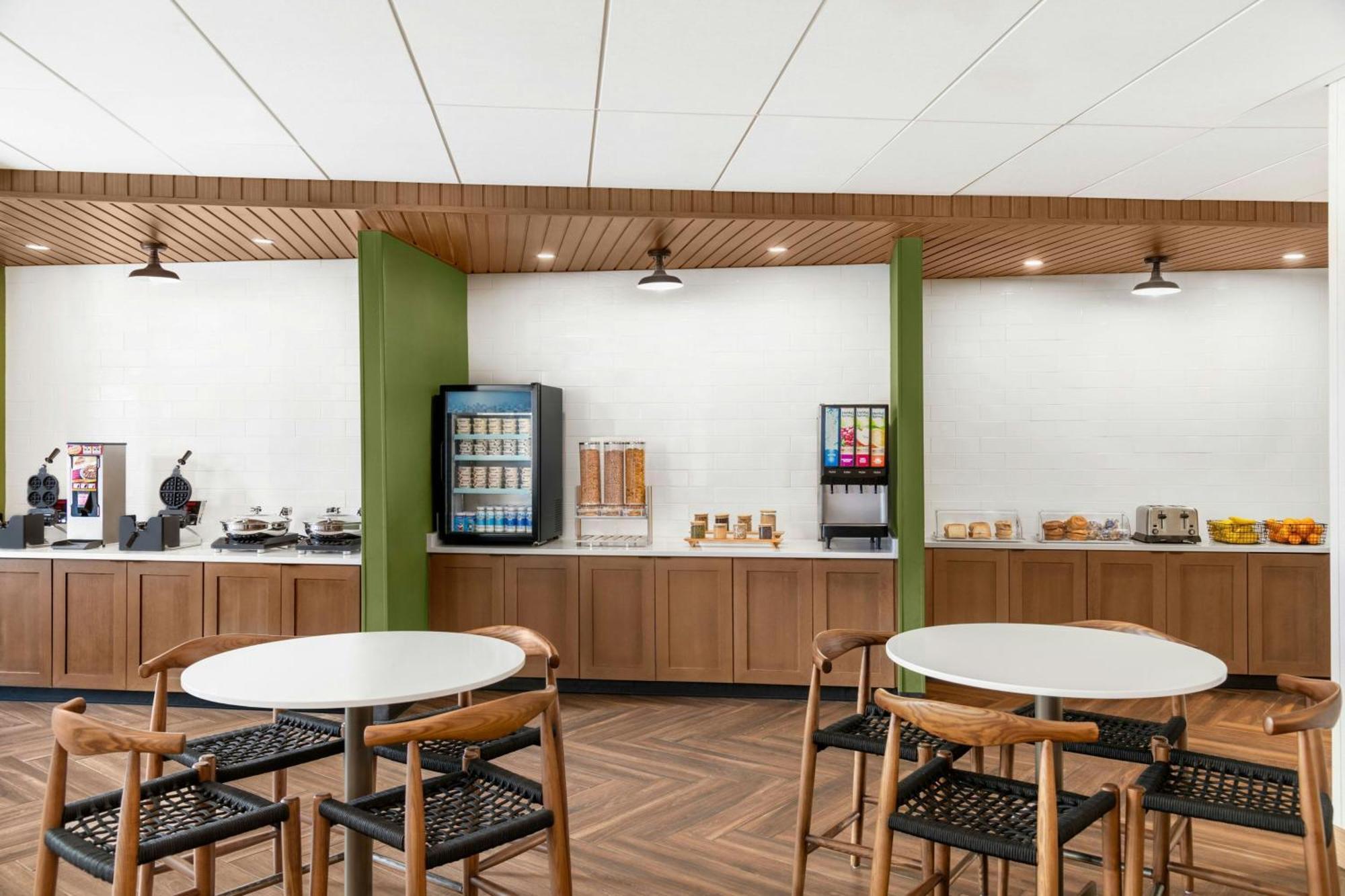 Fairfield By Marriott Inn & Suites Detroit Тейлър Екстериор снимка
